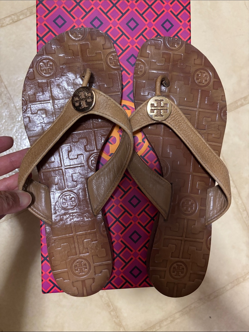 Tory Burch Tan Brown Logo Leather Thong Sandals - Picture 2 of 4